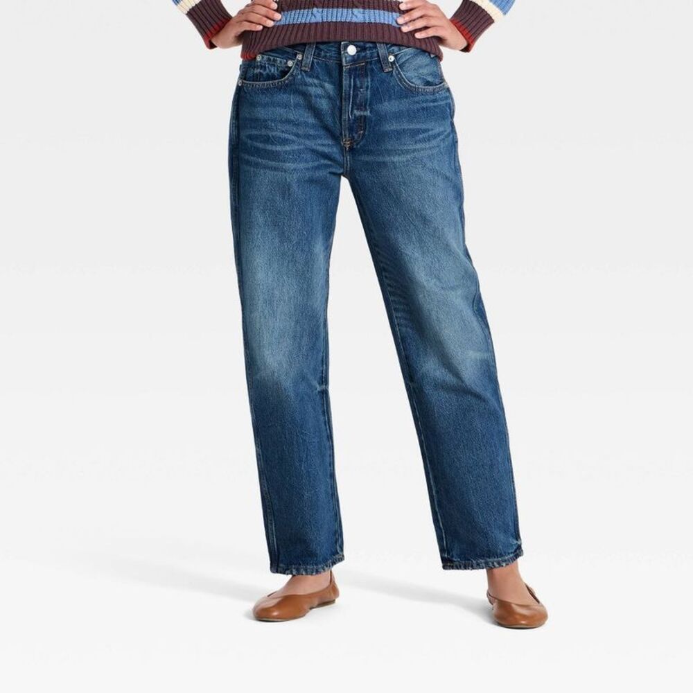 Women's Mid-Rise Boyfriend Jeans - Universal Thread Medium Wash 8 Short